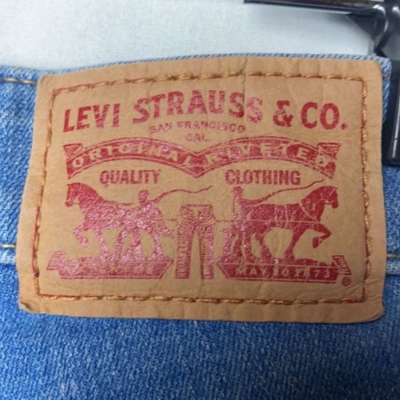 📚Levi’s 721 High Rise Skinny Women’s Jeans Ripped Knee - Picture 6 of 10